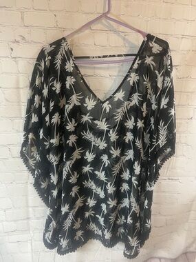 Lg Joe Boxer semi sheer beach cover up with lace trim. White Palm-Print. Exc con